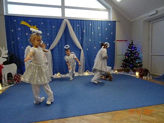 Grafika #9: Przedstawienie świąteczne cz. V
