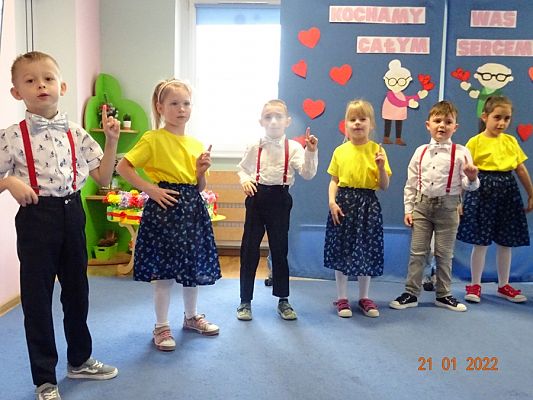 Grafika #9: Dzień Babci I Dziadka w gr. III Sowy