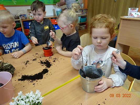 Grafika #9: Sadzimy, siejemywiosna tuż, tuż -gr. Motylki