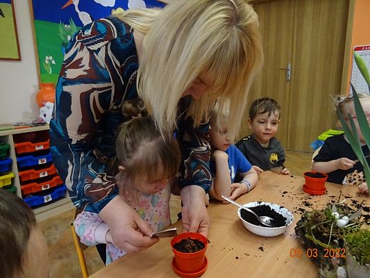 Grafika #12: Sadzimy, siejemywiosna tuż, tuż -gr. Motylki