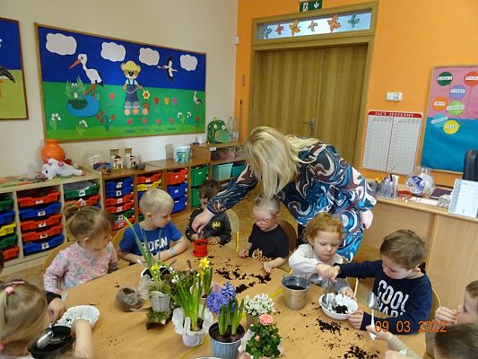 Grafika #14: Sadzimy, siejemywiosna tuż, tuż -gr. Motylki