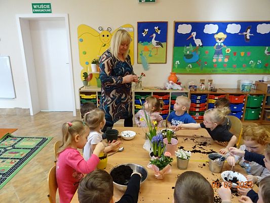 Grafika #15: Sadzimy, siejemywiosna tuż, tuż -gr. Motylki