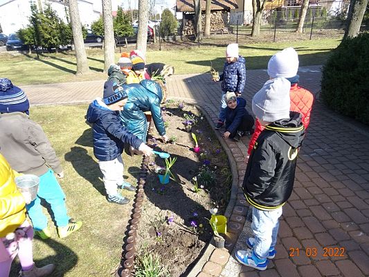 Grafika #0: Wiosna i Rybki-mali ogrodnicy