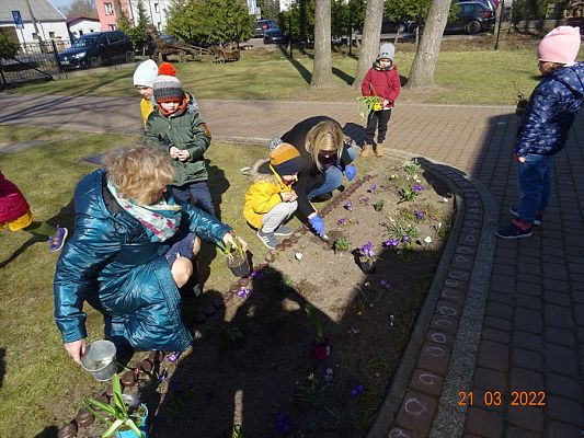 Grafika #1: Wiosna i Rybki-mali ogrodnicy