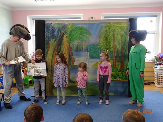 Grafika #1: Teatrzyk Dino-nowy przyjaciel