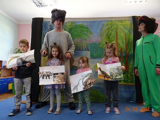 Grafika #2: Teatrzyk Dino-nowy przyjaciel