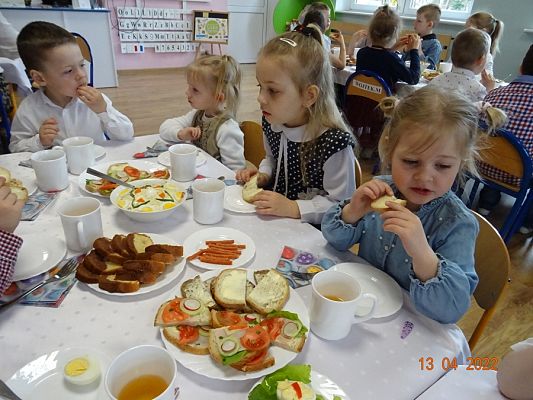 Grafika #1: Śniadanie wielkanocne cz. II