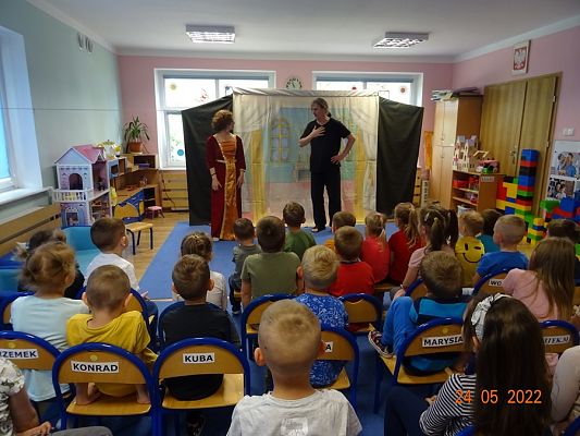 Grafika #3: Przedstawienie teatralne O rycerzu co księżniczkę ratował cz. I