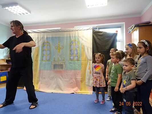 Grafika #5: Przedstawienie teatralne O rycerzu co księżniczkę ratował cz. I