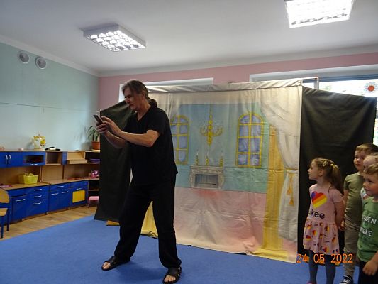 Grafika #6: Przedstawienie teatralne O rycerzu co księżniczkę ratował cz. I