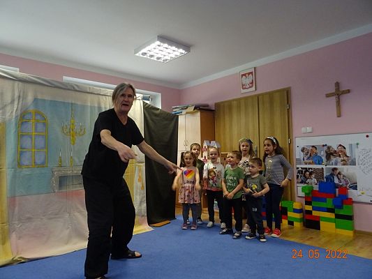 Grafika #7: Przedstawienie teatralne O rycerzu co księżniczkę ratował cz. I