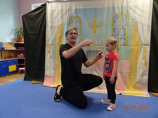 Grafika #9: Przedstawienie teatralne O rycerzu co księżniczkę ratował cz. I