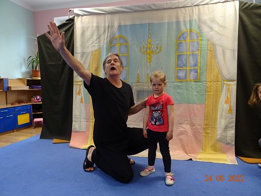 Grafika #10: Przedstawienie teatralne O rycerzu co księżniczkę ratował cz. I