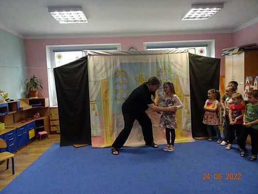 Grafika #11: Przedstawienie teatralne O rycerzu co księżniczkę ratował cz. I