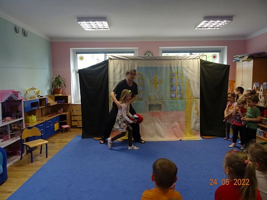 Grafika #12: Przedstawienie teatralne O rycerzu co księżniczkę ratował cz. I