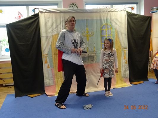 Grafika #13: Przedstawienie teatralne O rycerzu co księżniczkę ratował cz. I