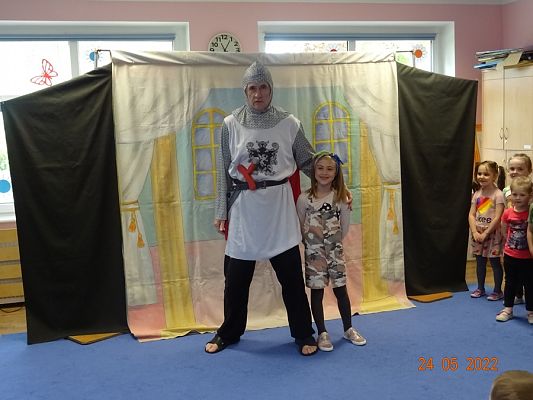 Grafika #14: Przedstawienie teatralne O rycerzu co księżniczkę ratował cz. I