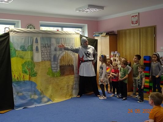 Grafika #15: Przedstawienie teatralne O rycerzu co księżniczkę ratował cz. I