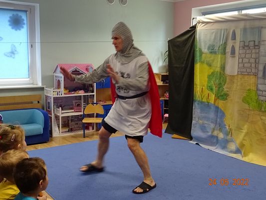 Grafika #16: Przedstawienie teatralne O rycerzu co księżniczkę ratował cz. I