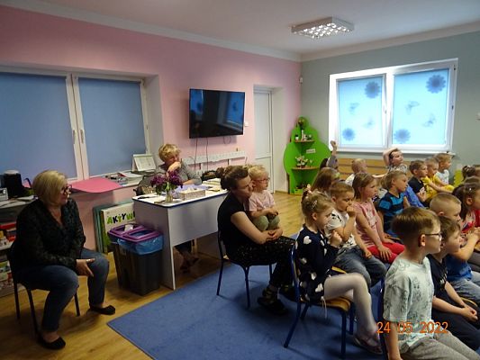 Grafika #5: Przedstawienie teatralne O rycerzu co księżniczkę ratowałcz. II