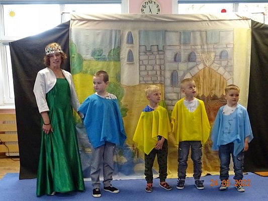 Grafika #17: Przedstawienie teatralne O rycerzu co księżniczkę ratowałcz. II