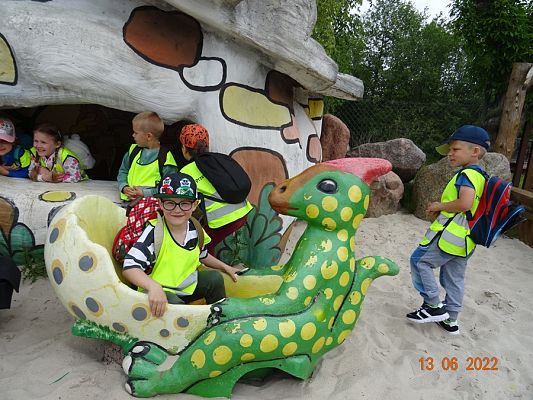 Grafika #14: Przedszkolaki u Dinozaurów-wycieczka cz. IV