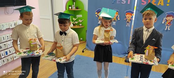 Grafika #1: Zakończenie przedszkola grupa III Sowy cz. III