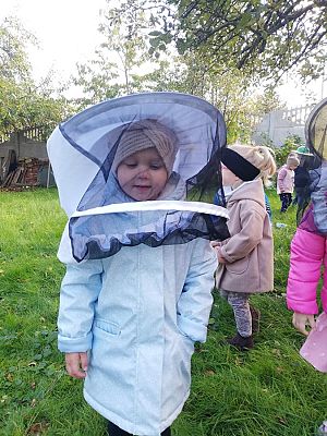 Grafika #17: Wyjście do pasieki cz. I