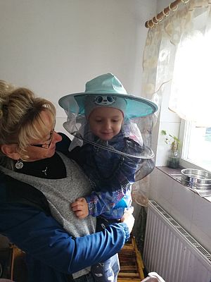 Grafika #18: Wyjście do pasieki cz. I