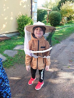 Grafika #12: Wyjście do pasieki cz. II