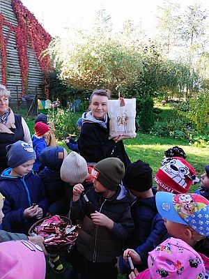 Grafika #17: Wyjście do pasieki cz. II