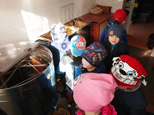 Grafika #5: Wyjście do pasieki cz. III