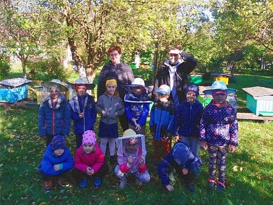 Grafika #12: Wyjście do pasieki cz. III