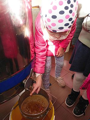 Grafika #13: Wyjście do pasieki cz. III