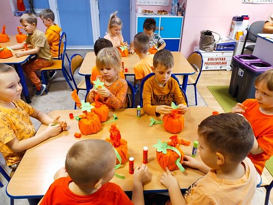 Grafika #14: Dzień Dyni gr. II Rybki cd.