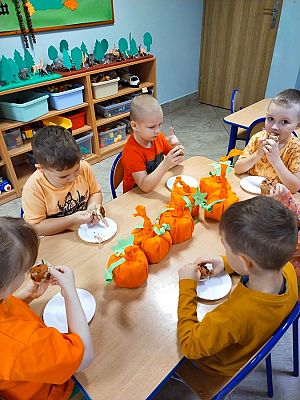 Grafika #13: Dzień Dyni gr. II Rybki cd.