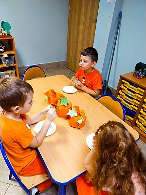 Grafika #10: Dzień Dyni gr. II Rybki cd.