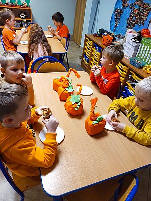 Grafika #9: Dzień Dyni gr. II Rybki cd.