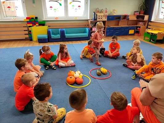 Grafika #8: Dzień Dyni gr. II Rybki cd.