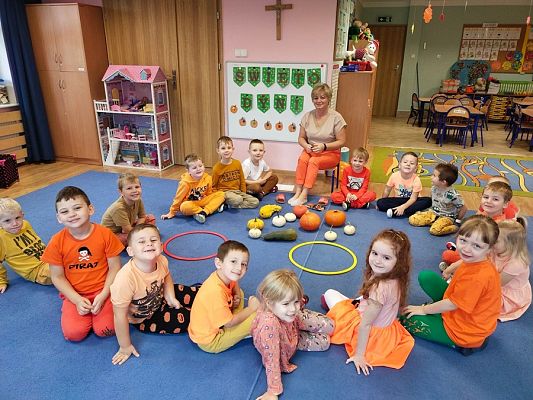 Grafika #7: Dzień Dyni gr. II Rybki cd.