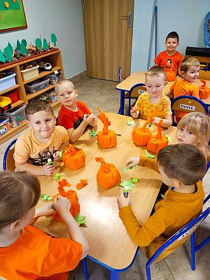 Grafika #6: Dzień Dyni gr. II Rybki cd.