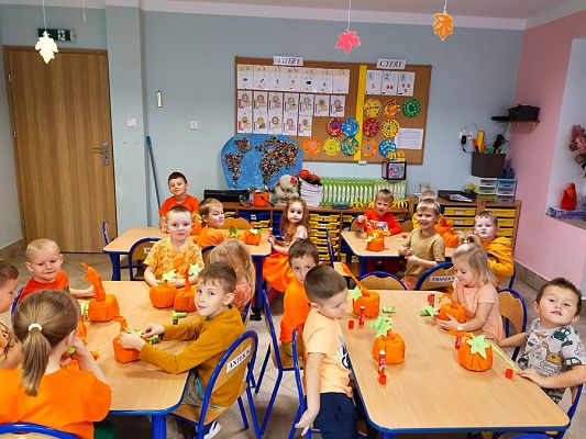 Grafika #3: Dzień Dyni gr. II Rybki cd.