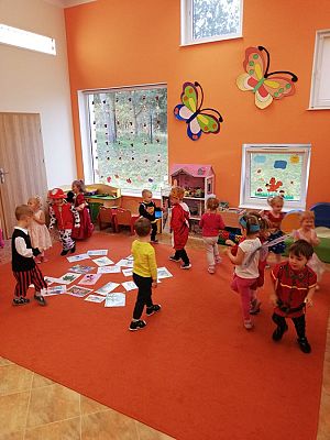 Grafika #4: Dzień Postaci z Bajek -grupa I Motylki cd.