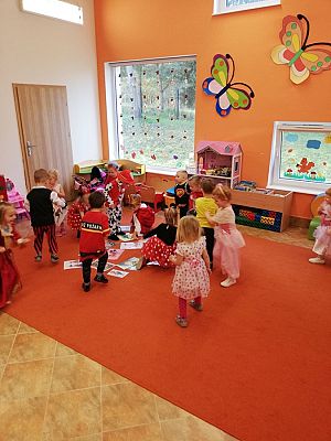 Grafika #7: Dzień Postaci z Bajek -grupa I Motylki cd.