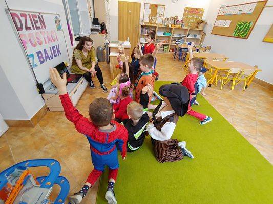 Grafika #2: Dzień Postaci z Bajek -grupa III Sowy