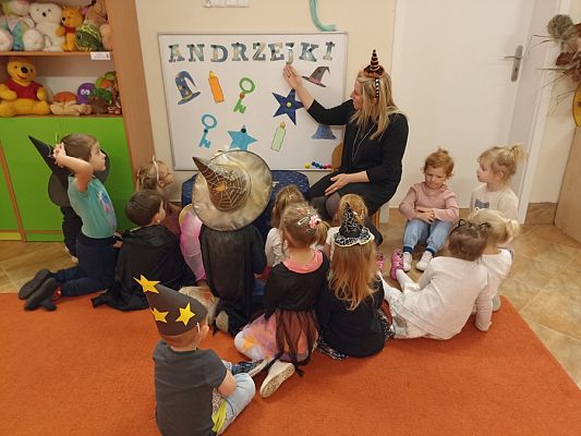 Grafika #1: Andrzejki grupa I Motylki