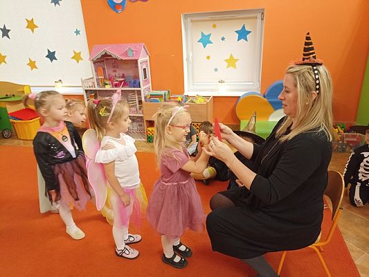 Grafika #2: Andrzejki grupa I Motylki