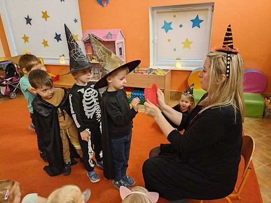 Grafika #4: Andrzejki grupa I Motylki