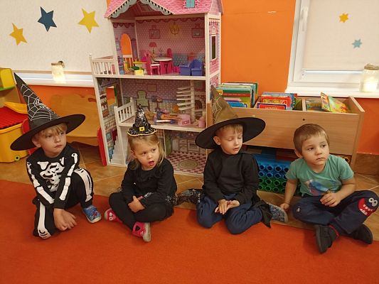 Grafika #10: Andrzejki grupa I Motylki