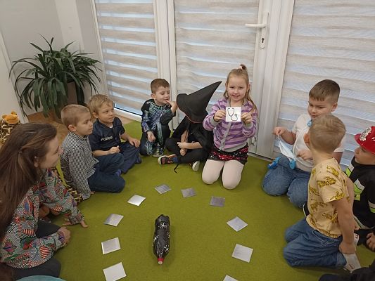 Grafika #16: Andrzejki grupa III Sowy